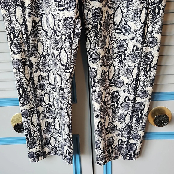 Cali Black & White Work Out Pants - Picture 5 of 11